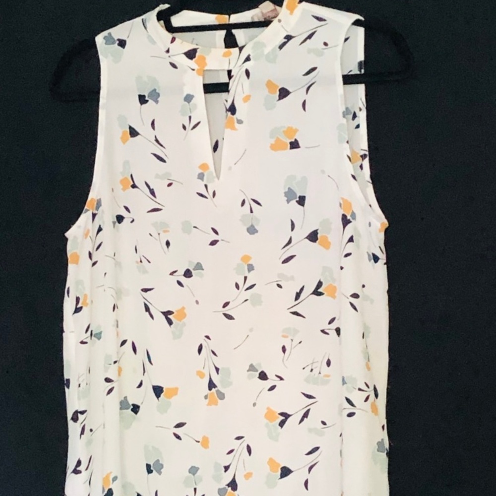 Lightweight Design Sleeveless Top
